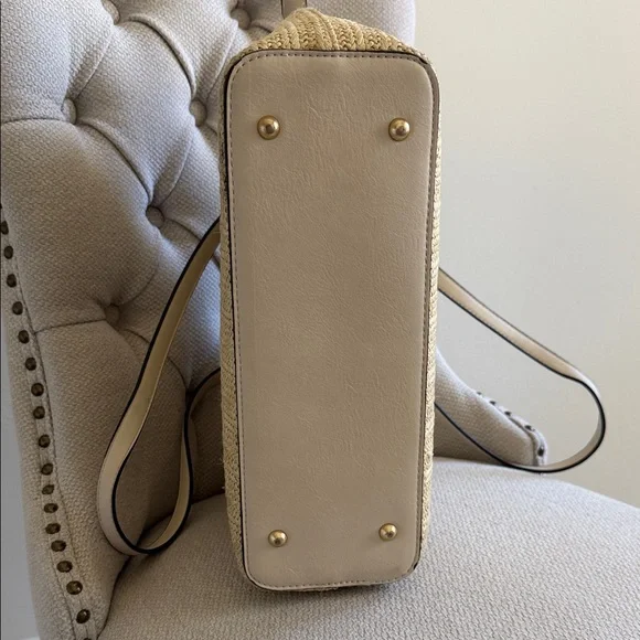 Isabelle Large Straw Zippered Tote with Interior Pockets - Picture 6 of 15